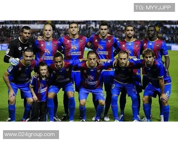 布雷斯特与摩纳哥激战正酣法甲赛场悬念迭起引人关注 布雷斯特与摩纳哥激战正酣法甲赛场悬念迭起引人关注